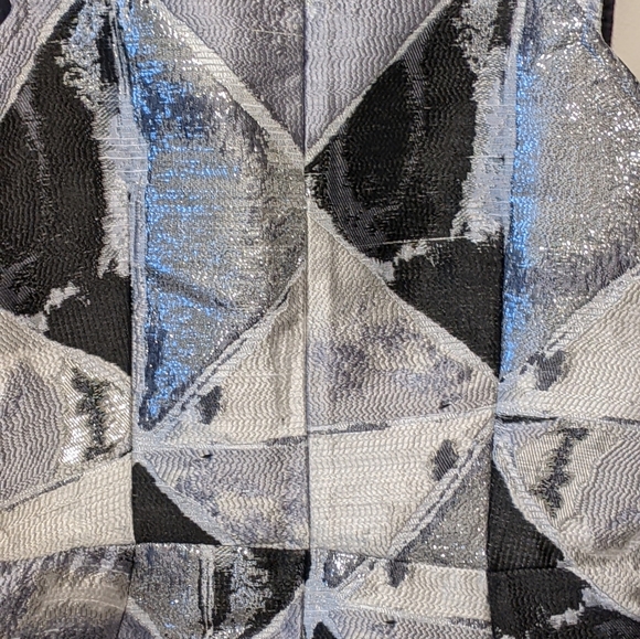 Beulah Style Silver/Black Geometric Peplum Sleeveless Top - Picture 6 of 11